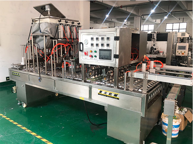 鋁箔盒灌裝封口機(jī),調(diào)味醬灌裝機(jī)封口設(shè)備