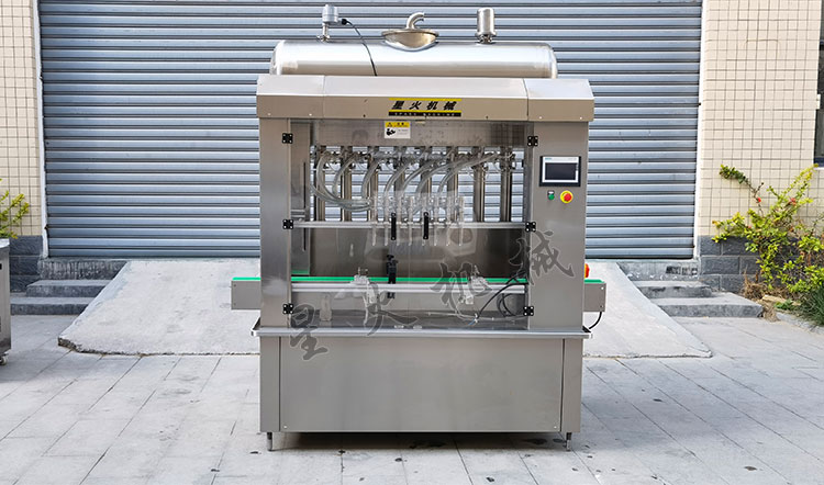 調(diào)味品灌裝機(jī)設(shè)備實(shí)拍