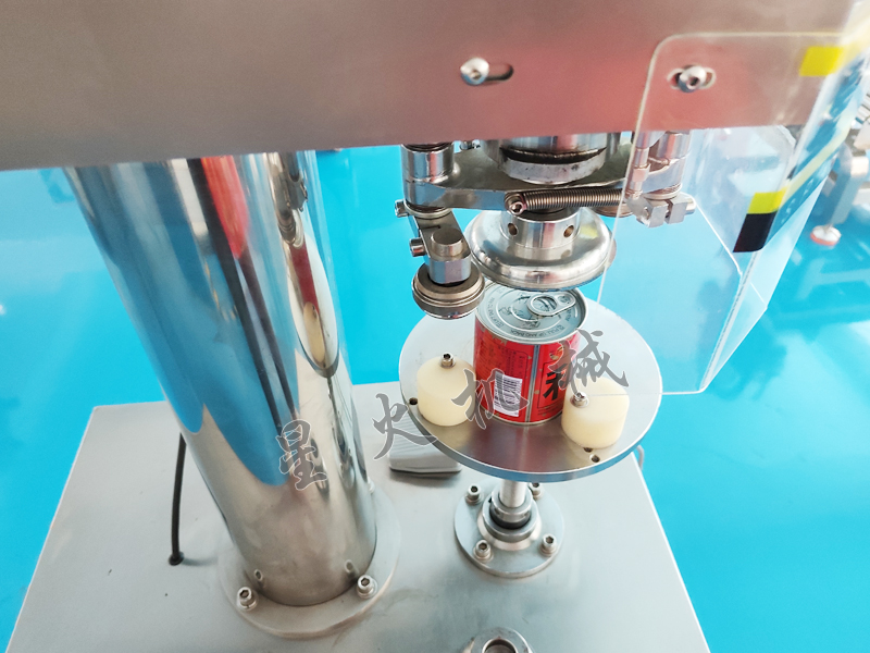 小型食品罐頭封口機(jī)細(xì)節(jié)實拍展示
