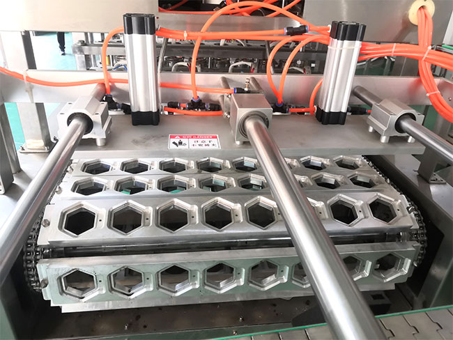 KϾȫԄϺзڙCO(sh)会(ji)չʾ