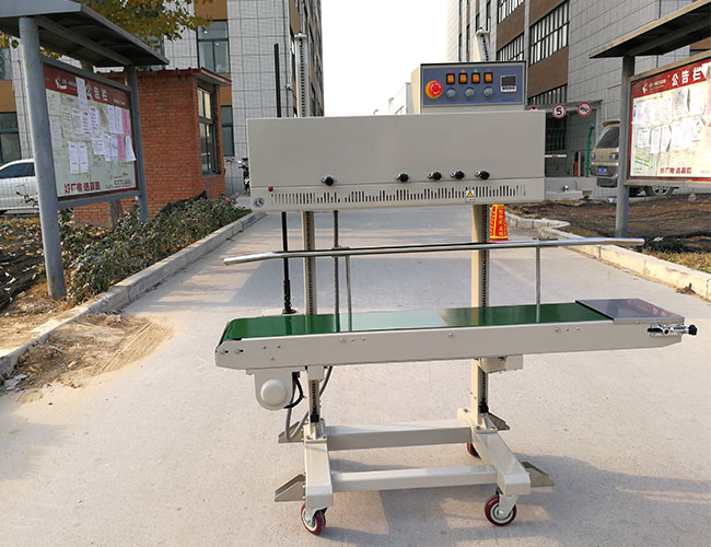 自動封口機(jī)設(shè)備展示